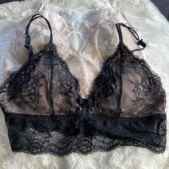 Bundle of 3 Abercrombie lace bralettes - Picture 2 of 9